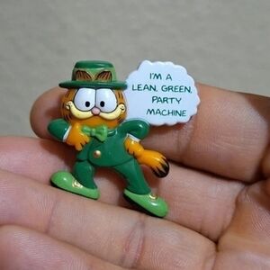 Vintage 1978 Enesco/United Features Syndicate St. Patrick's Day Garfield Pin